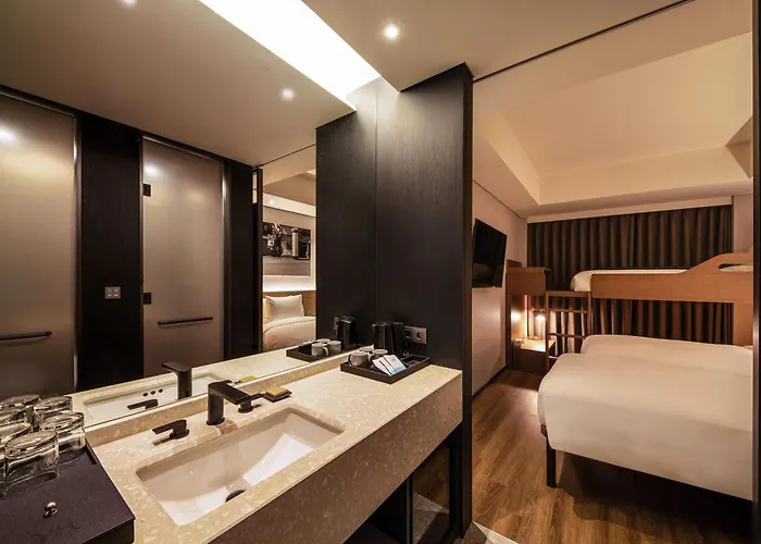 Mercure Ambassador Hongdae 4*
