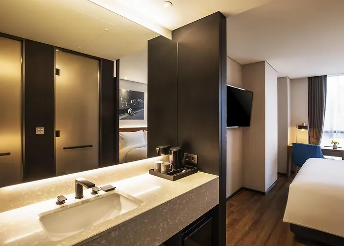 Mercure Ambassador Hongdae 4*