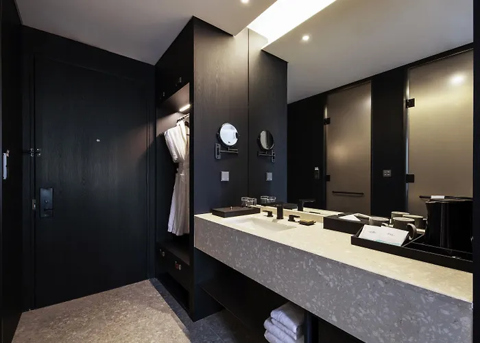 Mercure Ambassador Hongdae 4*